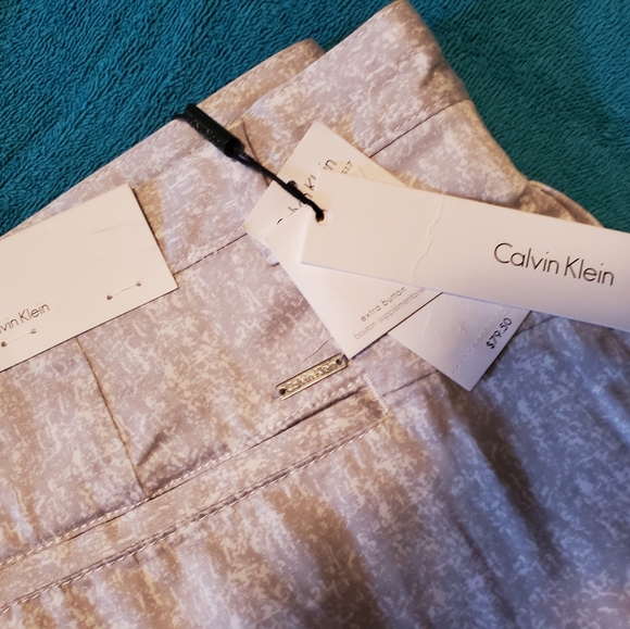 Calvin Klein Golf/Casual Shorts - Picture 3 of 6